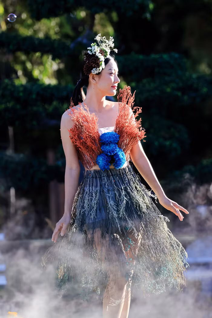 Trang phục dạo phố tôn lên nét đẹp thanh xuân của thiếu nữ cho thấy một màu sắc rất riêng của Đà Lạt