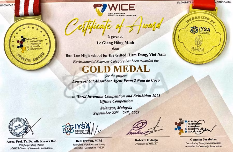Huy chương Vàng của Lê Giang Hồng Minh với đề tài: “Chất thấm dầu giá rẻ từ thạch dừa- Low-cost Oil Absorbent Agent From Nata de Coco” Huy chương Vàng của Lê Giang Hồng Minh với đề tài: “Chất thấm dầu giá rẻ từ thạch dừa- Low-cost Oil Absorbent Agent From Nata de Coco”