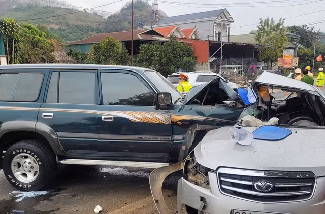 Hiện trường vụ tai nạn khiến 2 tài xế thương vong. Ảnh: Facebook