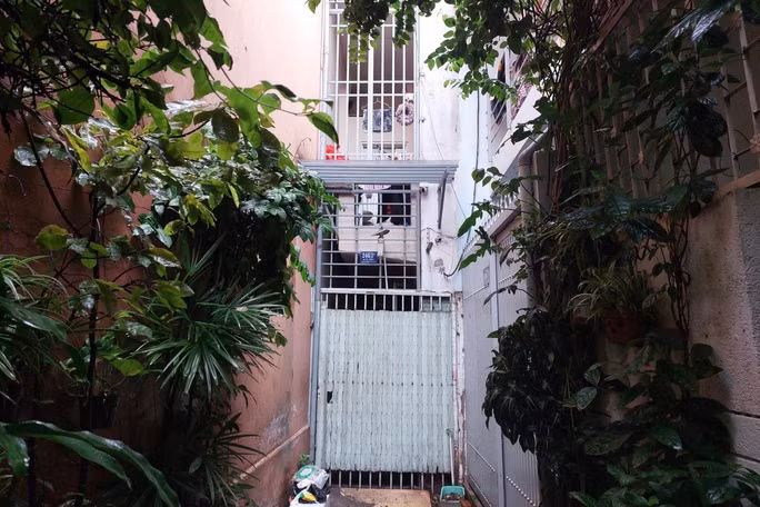 Công an tìm thấy túi ni-lon chứa thai nhi bên trong.