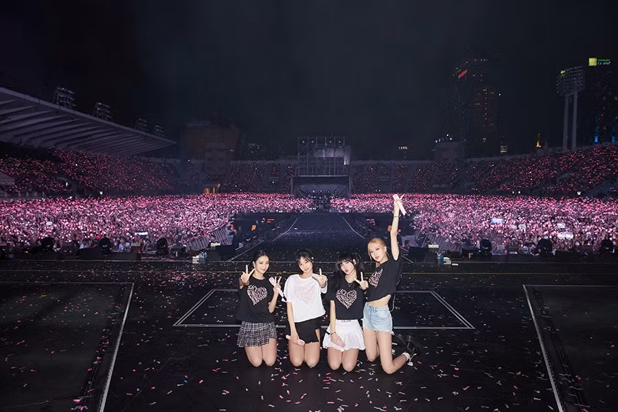Chuyến lưu diễn của Blackpink góp phần kích cầu du lịch tại những thành phố trong hành trình, khi 26 concert đầu tiên bán hết khoảng 366.000 vé. Ảnh: YG