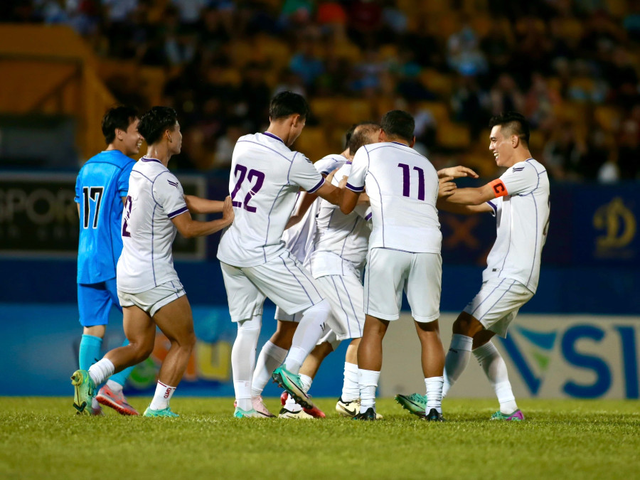 Các cầu thủ chúc mừng HLV Park Hang-seo Các cầu thủ chúc mừng HLV Park Hang-seo