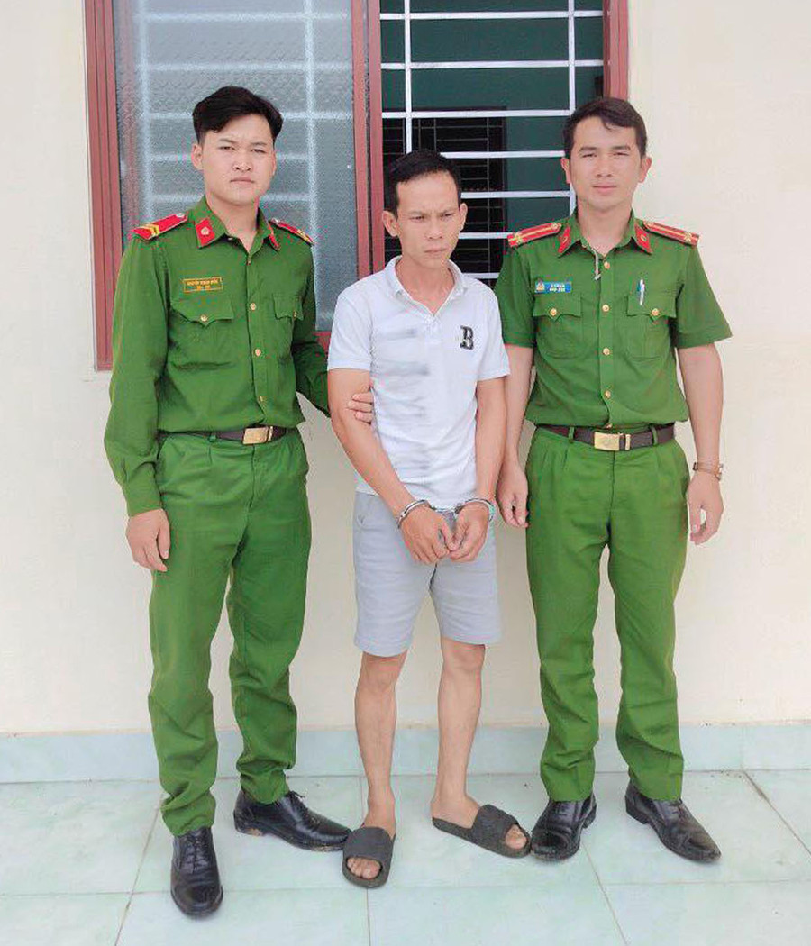 Đối tượng Nguyễn Hưng bị Công an huyện Đak Pơ bắt giữ. Ảnh: Tuyết Mai