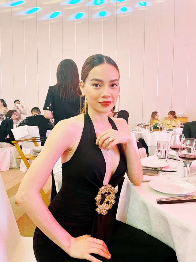 Hà Hồ thừa nhận bản thân có nhiều trăn trở về việc làm tròn trách nhiệm với con cái. Ảnh: M.K Hà Hồ thừa nhận bản thân có nhiều trăn trở về việc làm tròn trách nhiệm với con cái. Ảnh: M.K