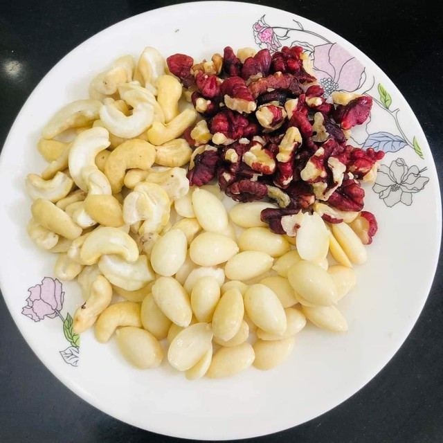 Các thực phẩm giàu chất chống oxy hóa như trái cây, rau củ, các loại hạt... tốt cho sức khỏe nam giới