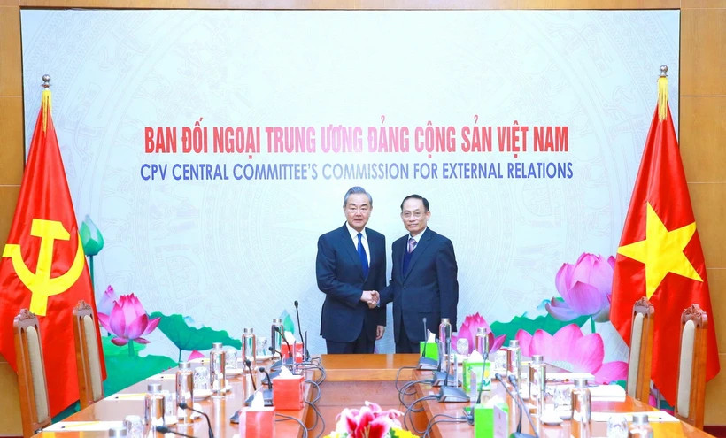 Trưởng Ban Đối ngoại Trung ương Lê Hoài Trung đón Chủ nhiệm Văn phòng Ủy ban Công tác Đối ngoại Trung ương Đảng Cộng sản Trung Quốc, Bộ trưởng Ngoại giao Trung Quốc Vương Nghị. (Ảnh: Phương Hoa/TTXVN) Trưởng Ban Đối ngoại Trung ương Lê Hoài Trung đón Chủ nhiệm Văn phòng Ủy ban Công tác Đối ngoại Trung ương Đảng Cộng sản Trung Quốc, Bộ trưởng Ngoại giao Trung Quốc Vương Nghị. (Ảnh: Phương Hoa/TTXVN)