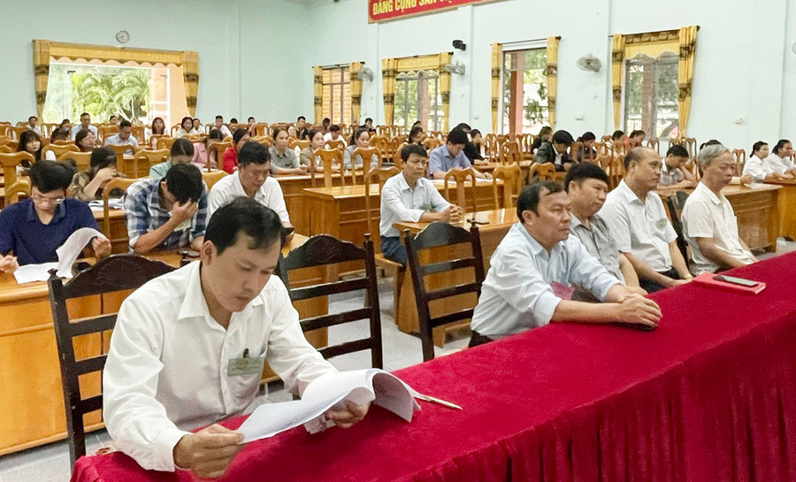 Quang cảnh khai mạc kỳ thi tuyển dụng công chức cấp xã huyện Kông Chro. Ảnh: Phương Liên Quang cảnh khai mạc kỳ thi tuyển dụng công chức cấp xã huyện Kông Chro. Ảnh: Phương Liên