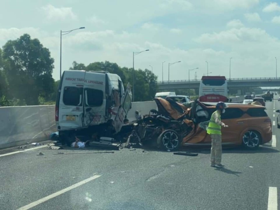 Hiện trường vụ tai nạn xảy ra trên cao tốc Hà Nội-Hải Phòng sáng 11/7/2024. (Ảnh: TTXVN phát) Hiện trường vụ tai nạn xảy ra trên cao tốc Hà Nội-Hải Phòng sáng 11/7/2024. (Ảnh: TTXVN phát)