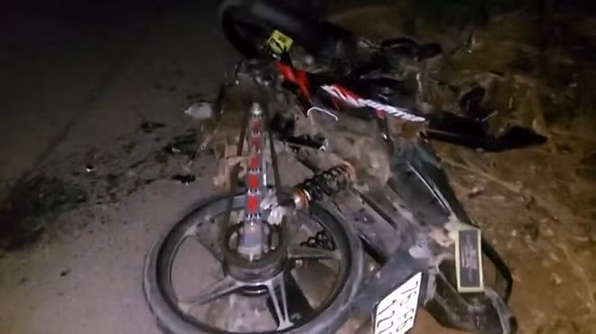 Hiện trường vụ tai nạn giao thông ở xã Ba Tô, huyện Ba Tơ, tỉnh Quảng Ngãi. (Ảnh: Báo Lao động)