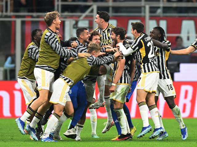 Các cầu thủ Juventus ăn mừng phấn khích sau bàn thắng duy nhất. Ảnh: REUTERS