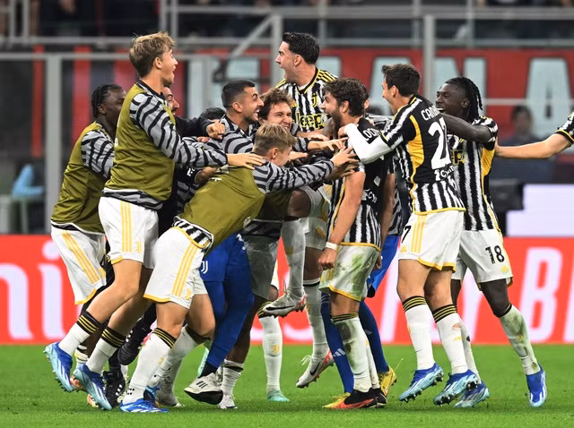 Các cầu thủ Juventus ăn mừng phấn khích sau bàn thắng duy nhất. Ảnh: REUTERS