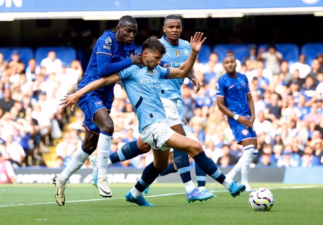 Chelsea thi đấu chật vật trước đương kim vô địch Man City