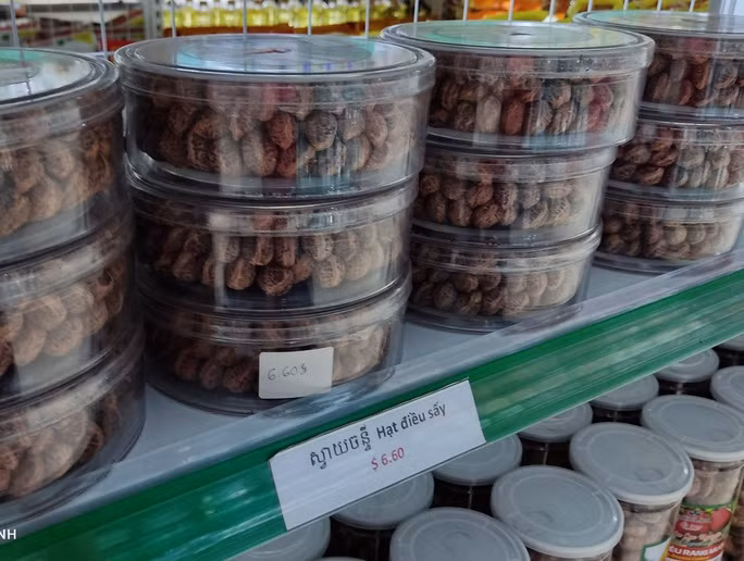 Campuchia xuất khẩu hơn 1 tỉ USD hạt điều thô sang Việt Nam trong năm 2022. Ảnh: AN NA Campuchia xuất khẩu hơn 1 tỉ USD hạt điều thô sang Việt Nam trong năm 2022. Ảnh: AN NA