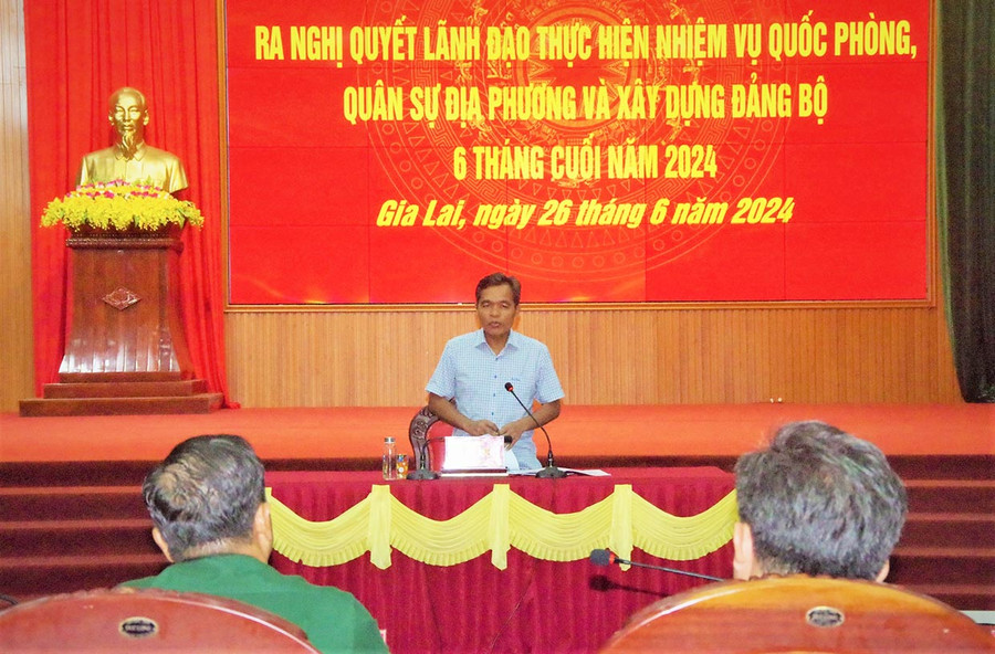 Đồng chí Hồ Văn Niên-Ủy viên Ban Chấp hành Trung ương Đảng, Bí thư Tỉnh ủy, Chủ tịch HĐND tỉnh, Bí Đảng ủy Quân sự tỉnh Gia Lai, phát biểu kết luận hội nghị. Ảnh: Huy Bắc Đồng chí Hồ Văn Niên-Ủy viên Ban Chấp hành Trung ương Đảng, Bí thư Tỉnh ủy, Chủ tịch HĐND tỉnh, Bí Đảng ủy Quân sự tỉnh Gia Lai, phát biểu kết luận hội nghị. Ảnh: Huy Bắc