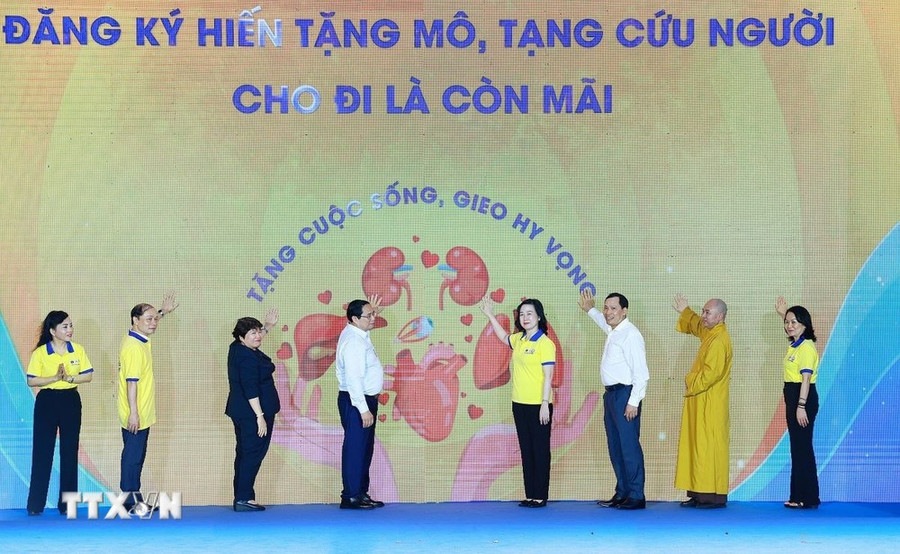 Thủ tướng Phạm Minh Chính và các đại biểu phát động Chương trình 'Đăng ký hiến tặng mô, tạng-Cho đi là còn mãi.' (Ảnh: Dương Giang-TTXVN) Thủ tướng Phạm Minh Chính và các đại biểu phát động Chương trình 'Đăng ký hiến tặng mô, tạng-Cho đi là còn mãi.' (Ảnh: Dương Giang-TTXVN)