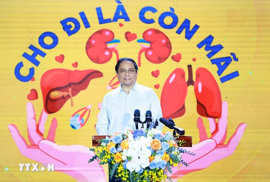 Thủ tướng Phạm Minh Chính phát động Chương trình "Đăng ký hiến tặng mô, tạng - Cho đi là còn mãi.” (Ảnh: Dương Giang/TTXVN)