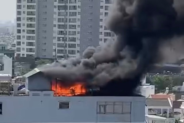 Tầng thượng nơi xảy ra cháy. Tầng thượng nơi xảy ra cháy.