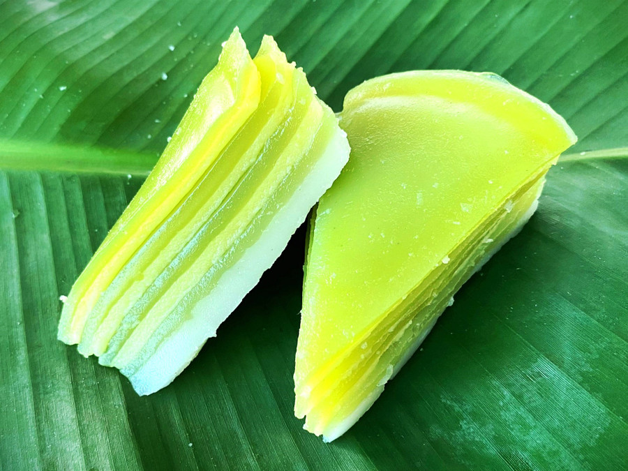 Cái tên độc đáo của món ăn này được xuất phát từ việc bánh có nhiều lớp, nhiều màu đan xen trông giống như da lợn. Ảnh: Cẩm Tú