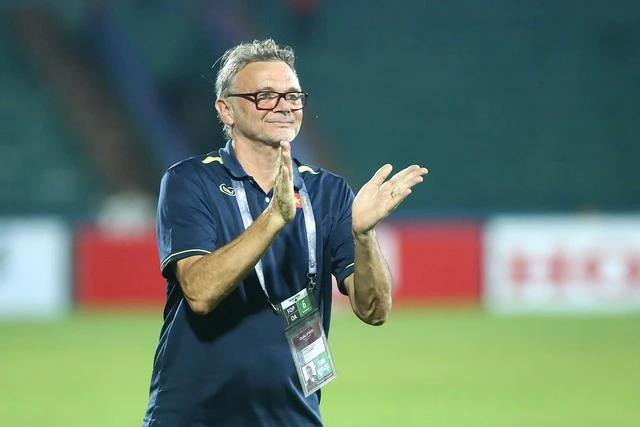 HLV Troussier còn nhiều điều phải uốn nắn học trò. Ảnh: NGỌC LINH HLV Troussier còn nhiều điều phải uốn nắn học trò. Ảnh: NGỌC LINH