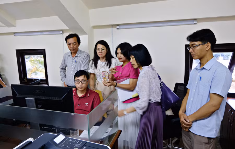 Đoàn công tác của Báo Gia Lai thăm Phòng Toà soạn, kỹ thuật Báo Lâm Đồng.