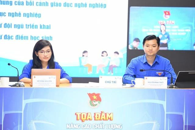 Anh Nguyễn Minh Triết và chị Hồ Hồng Nguyên chủ trì tọa đàm. Anh Nguyễn Minh Triết và chị Hồ Hồng Nguyên chủ trì tọa đàm.
