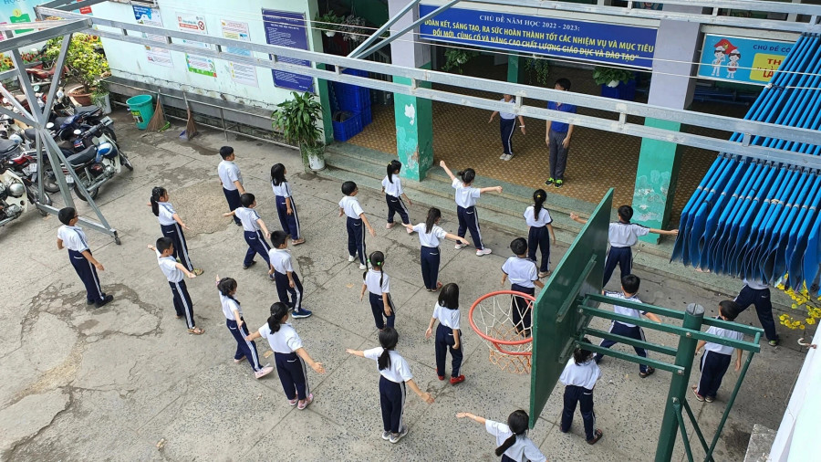 Một giờ tập thể dục của học sinh. ẢNH MINH HỌA: THÚY HẰNG Một giờ tập thể dục của học sinh. ẢNH MINH HỌA: THÚY HẰNG