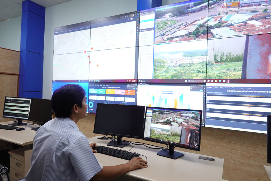 Đẩy mạnh chuyển đổi số giúp chính quyền quản lý, điều hành và phục vụ người dân, doanh nghiệp được hiệu quả hơn. Ảnh: Mộc Trà Đẩy mạnh chuyển đổi số giúp chính quyền quản lý, điều hành và phục vụ người dân, doanh nghiệp được hiệu quả hơn. Ảnh: Mộc Trà