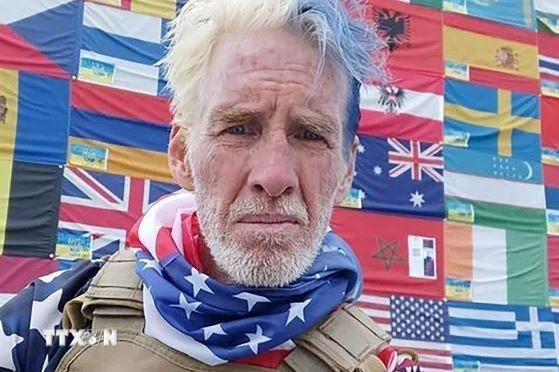 Nghi phạm Ryan Wesley Routh tiến hành vụ nổ súng nhằm vào cựu Tổng thống Mỹ Donald Trump tại sân golf ở West Palm Beach, bang Florida, ngày 15/9. (Ảnh: NBC News/TTXVN) Nghi phạm Ryan Wesley Routh tiến hành vụ nổ súng nhằm vào cựu Tổng thống Mỹ Donald Trump tại sân golf ở West Palm Beach, bang Florida, ngày 15/9. (Ảnh: NBC News/TTXVN)