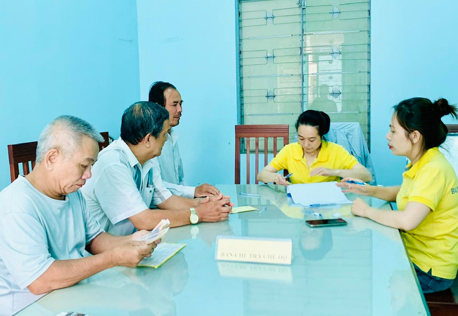 Bảo hiểm Xã hội tỉnh phối hợp chi trả lương hưu, trợ cấp BHXH theo mức hưởng mới kịp thời, chính xác. Ảnh: N.N Bảo hiểm Xã hội tỉnh phối hợp chi trả lương hưu, trợ cấp BHXH theo mức hưởng mới kịp thời, chính xác. Ảnh: N.N