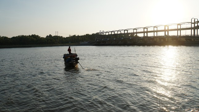 Công trình cống đập ngăn mặn Ba Lai