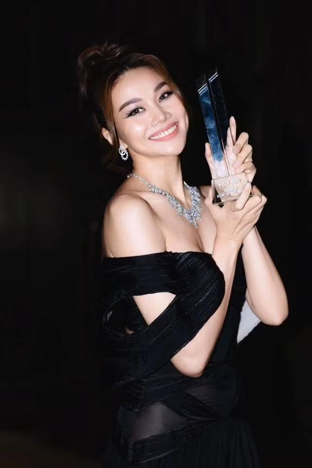 Thanh Hằng trở thành "Biểu tượng người phụ nữ của năm". Ảnh NVCC