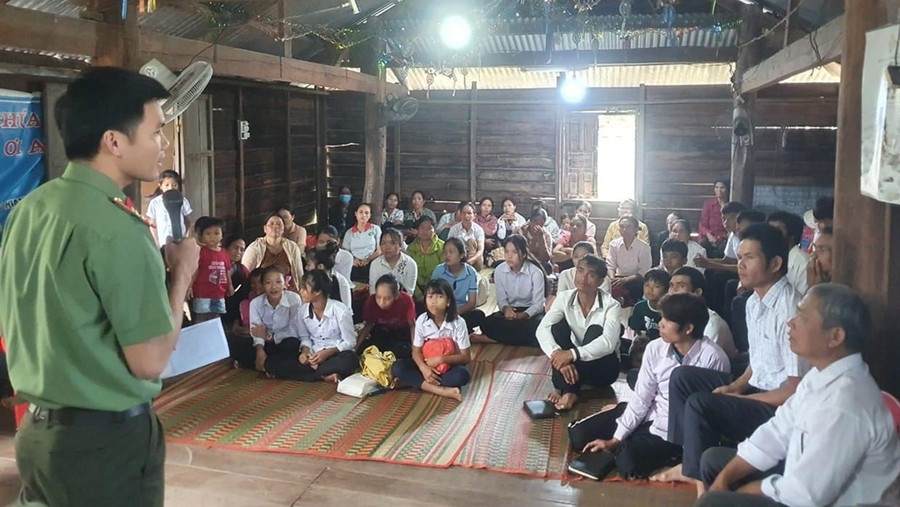 Công an huyện Phú Thiện tổ chức tuyên truyền Luật An ninh mạng, Luật Giao thông đường bộ tới các tổ chức tôn giáo tại địa phương. Ảnh Công an huyện cung cấp Công an huyện Phú Thiện tổ chức tuyên truyền Luật An ninh mạng, Luật Giao thông đường bộ tới các tổ chức tôn giáo tại địa phương. Ảnh Công an huyện cung cấp
