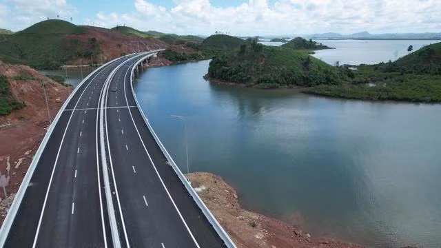 Công ty CP Tập đoàn Thuận An góp mặt nhiều công trình xây cầu ở Quảng Ninh. Ảnh: LÃ NGHĨA HIẾU