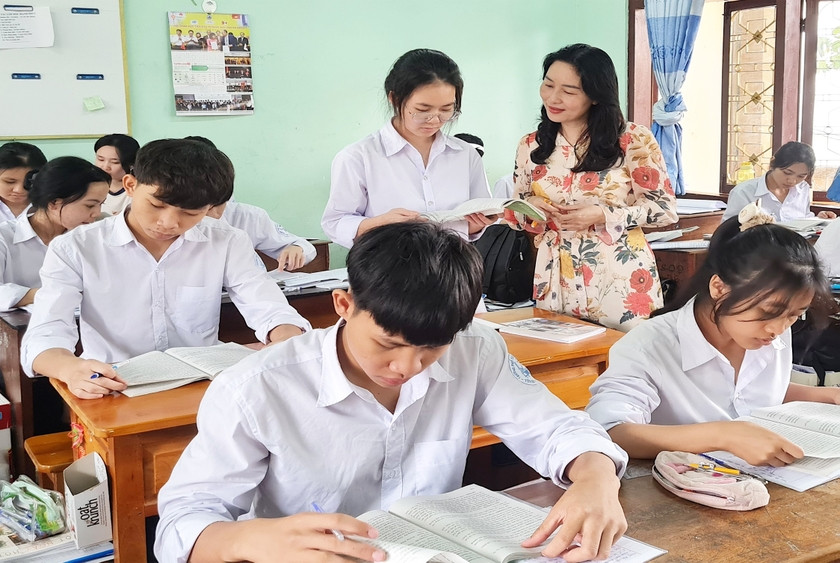 Bộ Chính trị đã giao hơn 65.000 biên chế bổ sung sự thiếu hụt giáo viên cho giai đoạn từ 2022 đến năm 2026. Ảnh: Mộc Trà Bộ Chính trị đã giao hơn 65.000 biên chế bổ sung sự thiếu hụt giáo viên cho giai đoạn từ 2022 đến năm 2026. Ảnh: Mộc Trà