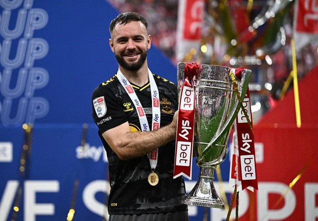 Người hùng Adam Armstrong Người hùng Adam Armstrong