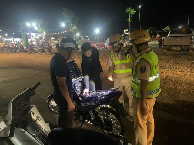 Thời gian qua, lực lượng CSGT Công an tỉnh Hà Tĩnh tăng cường tuần tra, kiểm tra xử lý về các hành vi vi phạm luật giao thông. Ảnh: TÂN KỲ