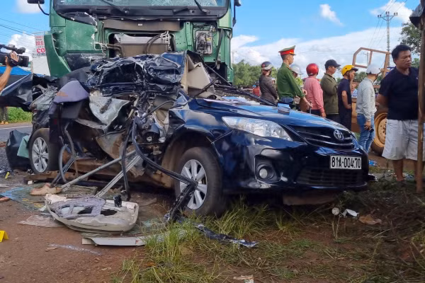 Hiện trường một vụ TNGT thương tâm.