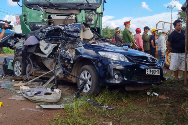 Hiện trường một vụ TNGT thương tâm. Hiện trường một vụ TNGT thương tâm.