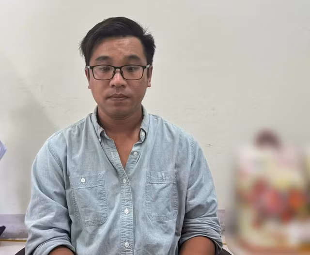 Nguyễn Quang Hải khai nhận đã dùng phần mềm photoshop làm giả sổ đỏ để lừa đảo. ẢNH: C.T.V