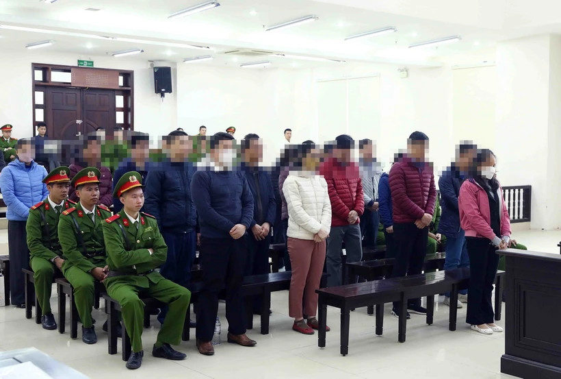 Các bị cáo tại phiên toà xét xử. (Ảnh: Phạm Kiên/TTXVN) Các bị cáo tại phiên toà xét xử. (Ảnh: Phạm Kiên/TTXVN)