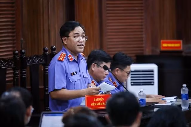 Đại diện Viện KSND TP.HCM giữ quyền công tố tại tòa. Ảnh: Nhật Thịnh