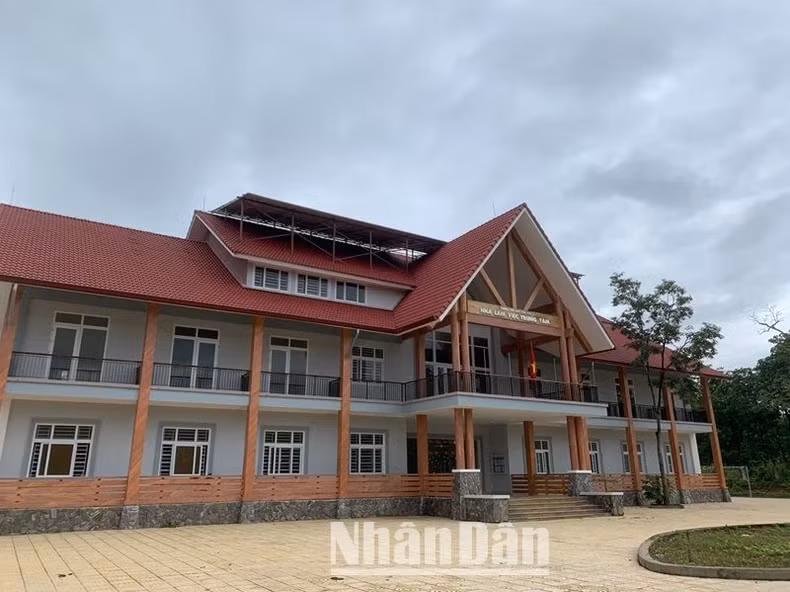 Trụ sở làm việc của Trung tâm Bảo tồn voi, cứu hộ động vật và Quản lý bảo vệ rừng tỉnh Đắk Lắk nằm trên địa bàn xã Krông Na, huyện Buôn Đôn.