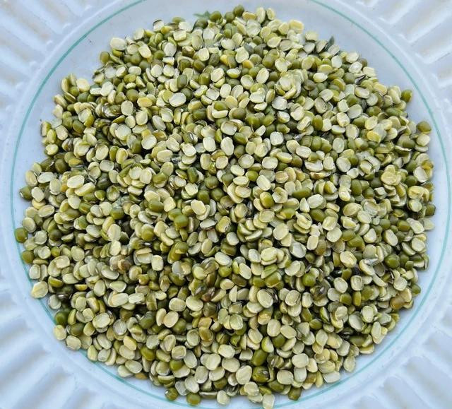 Đậu xanh nấu cùng cam thảo có tác dụng giảm nôn, bảo vệ gan. Ảnh: Lê Cầm Đậu xanh nấu cùng cam thảo có tác dụng giảm nôn, bảo vệ gan. Ảnh: Lê Cầm