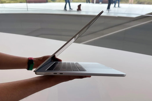 Hạn chế được cho là quan trọng trên MacBook Air 15 inch chính là hệ thống làm mát. Ảnh: SI Hạn chế được cho là quan trọng trên MacBook Air 15 inch chính là hệ thống làm mát. Ảnh: SI