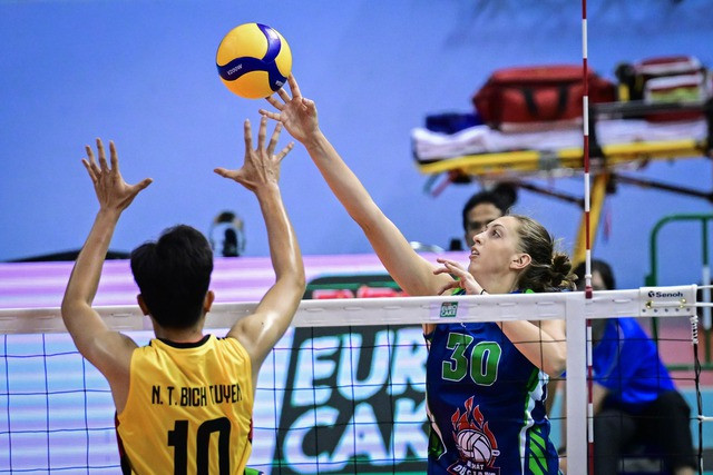 Bích Tuyền đối đầu ngoại binh Elena Samoilenko của HCĐG Bích Tuyền đối đầu ngoại binh Elena Samoilenko của HCĐG