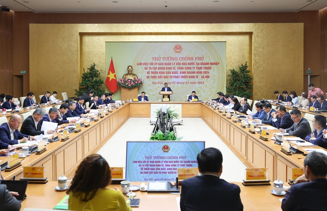 Thủ tướng ghi nhận, biểu dương những đóng góp của Ủy ban Quản lý vốn Nhà nước tại doanh nghiệp, các tập đoàn, tổng công ty cho những thành tựu, kết quả chung của cả nước năm 2023... Ảnh: VGP/Nhật Bắc