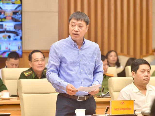 Ông Hoàng Đức Cường, Phó Tổng cục trưởng Tổng cục Khí tượng Thủy văn, phát biểu tại cuộc họp.