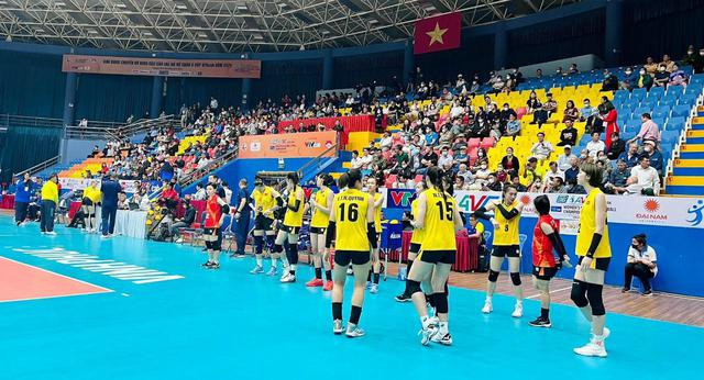 Đại diện bóng chuyền nữ Việt Nam - CLB Sport Center 1. Ảnh: Hương Lan Đại diện bóng chuyền nữ Việt Nam - CLB Sport Center 1. Ảnh: Hương Lan