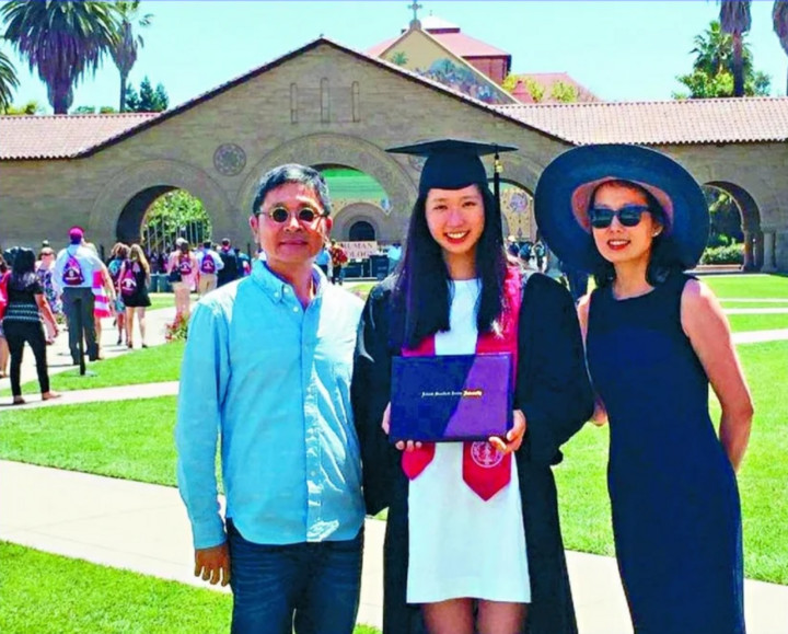 Vivian Kong tốt nghiệp trường đại học Stanford (Mỹ). Vivian Kong tốt nghiệp trường đại học Stanford (Mỹ).