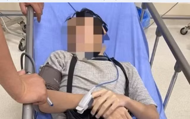 Nam sinh may mắn thoát nạn. Ảnh: T.T.